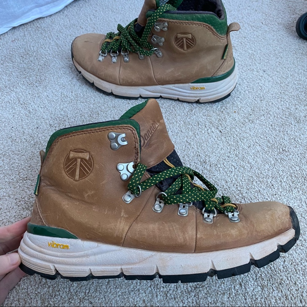 Leather Danner Boots! Womens Timbers model.